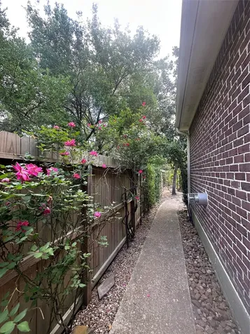 94 E Fairbranch Circle The Woodlands TX 77382