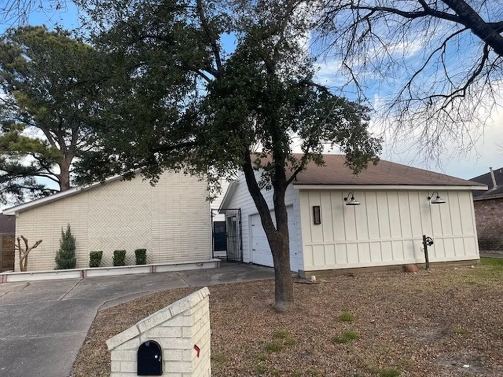 311 Edgeton Court Houston TX 77015