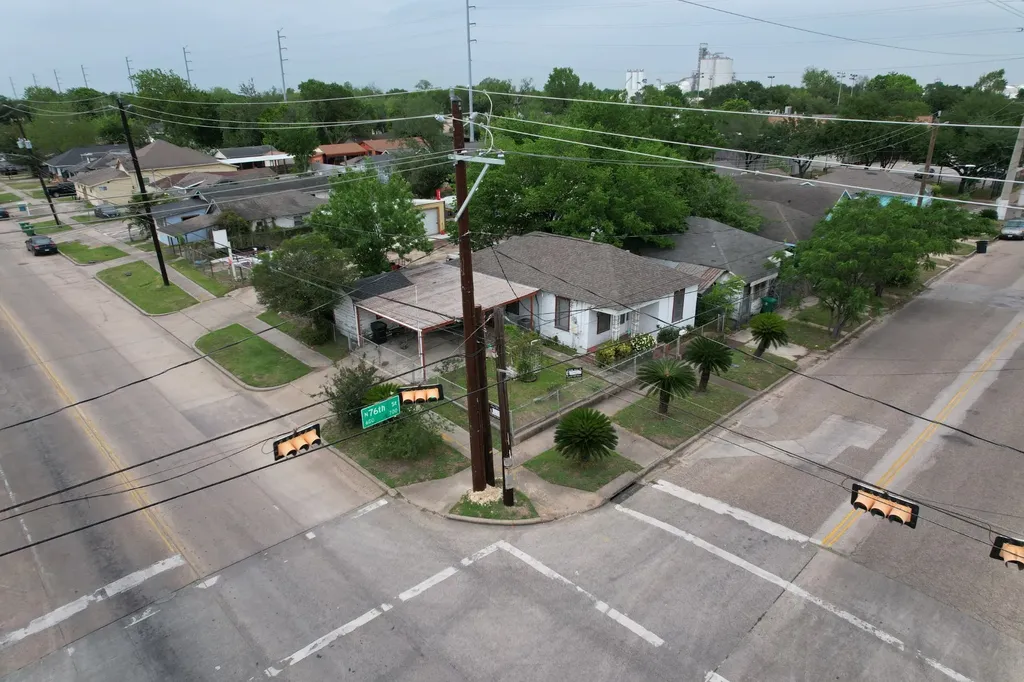 703 76th Street Houston TX 77012