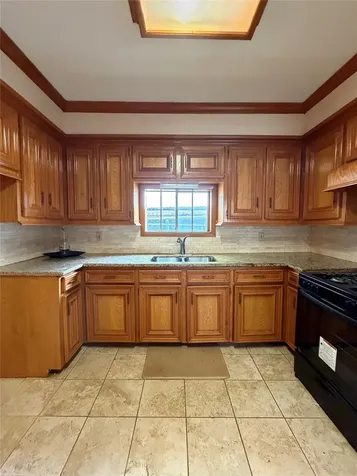 703 76th Street Houston TX 77012
