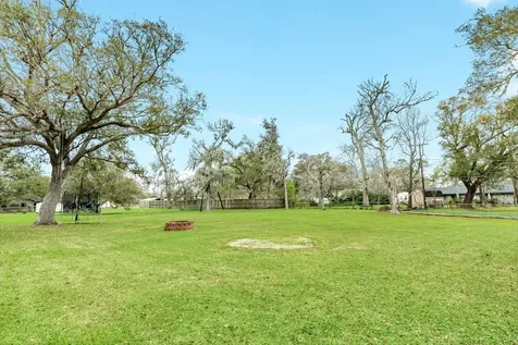 112 Blossom Street Lake Jackson TX 77566