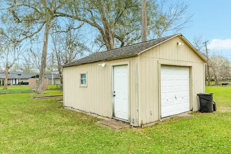 112 Blossom Street Lake Jackson TX 77566