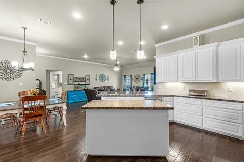 305 Poppy Street Lake Jackson TX 77566