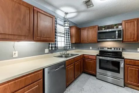 65 Cauthen Drive Huntsville TX 77320