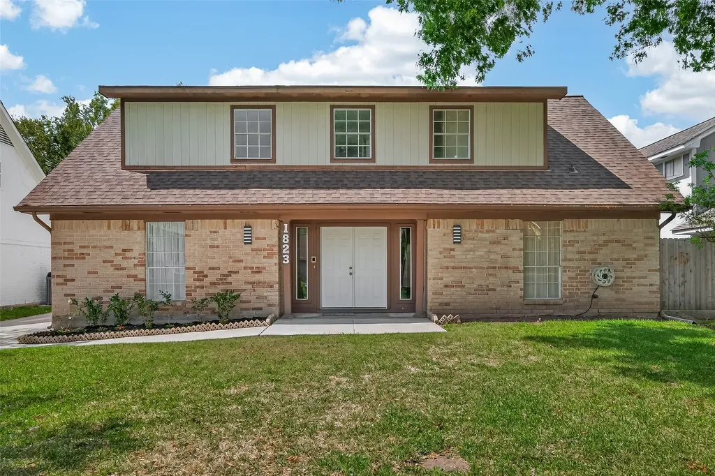 1823 Pinewood Court Sugar Land TX 77498