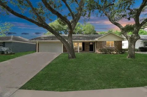 5010 Creekbend Drive Houston TX 77035