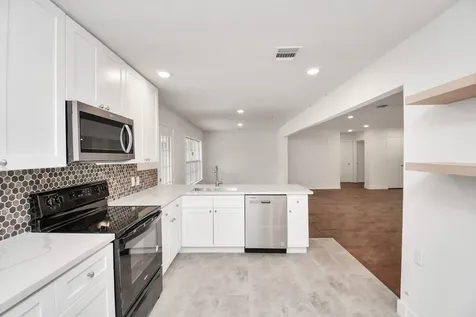5010 Creekbend Drive Houston TX 77035