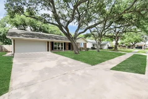 5010 Creekbend Drive Houston TX 77035