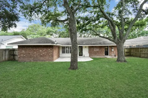 5010 Creekbend Drive Houston TX 77035