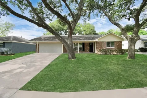 5010 Creekbend Drive Houston TX 77035