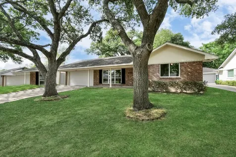 5010 Creekbend Drive Houston TX 77035