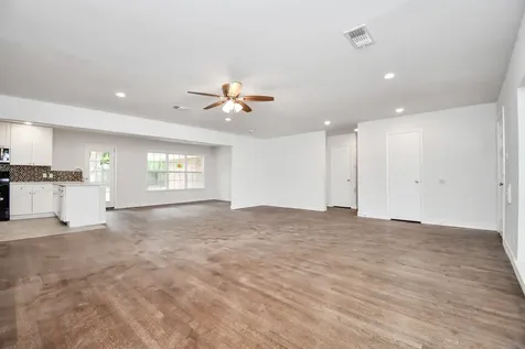 5010 Creekbend Drive Houston TX 77035