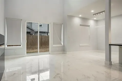 4934 Creekmont Drive Houston TX 77091