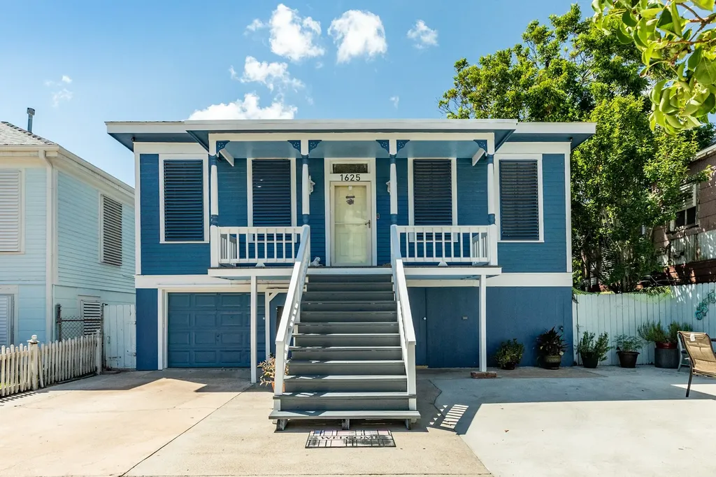 1625 Avenue M 1/2 Galveston TX 77550