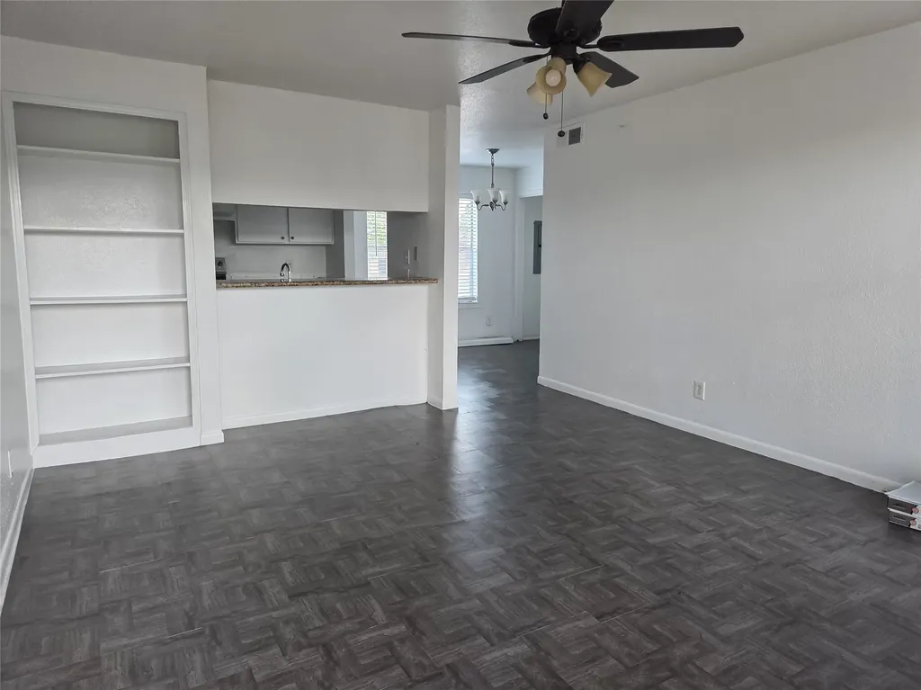 9898 Club Creek Drive 1613 Houston TX 77036
