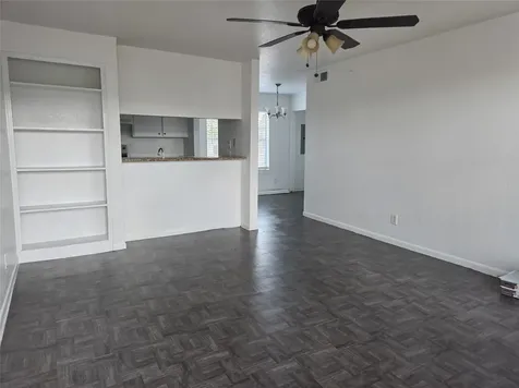 9898 Club Creek Drive 1613 Houston TX 77036
