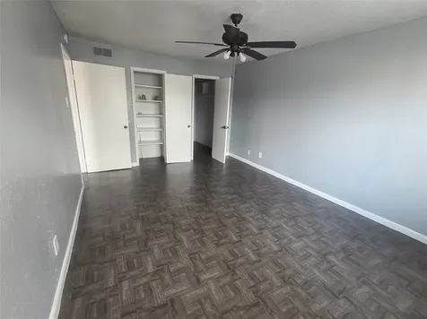 9898 Club Creek Drive 1613 Houston TX 77036