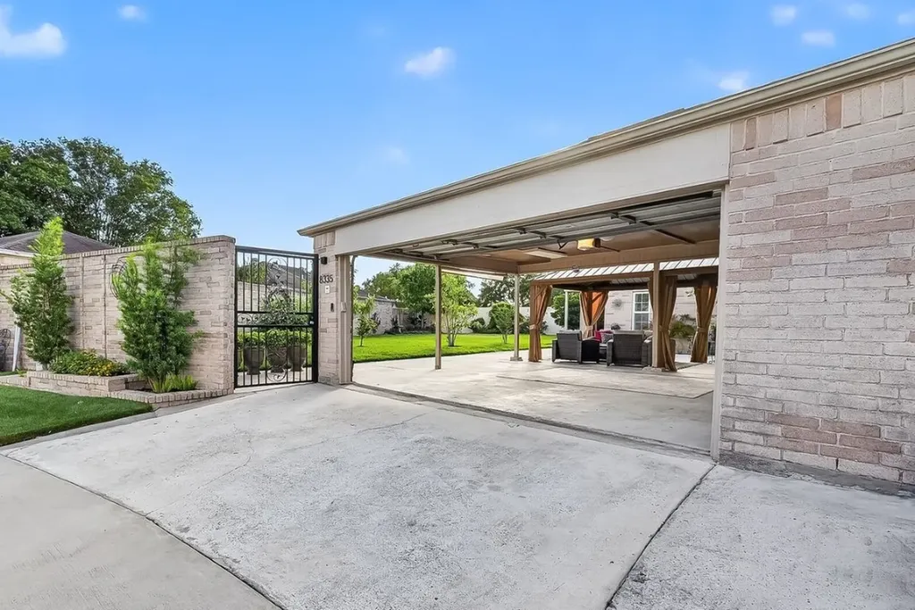 8335 Wind Veil Drive Houston TX 77040