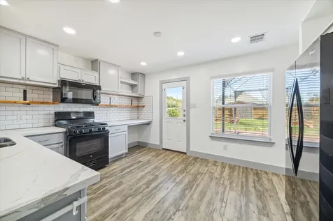5710 Mid Way Kingwood TX 77339