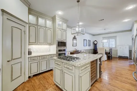 514 Cortlandt Street D Houston TX 77007