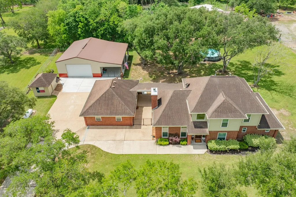 5620 County Road 166 Alvin TX 77511