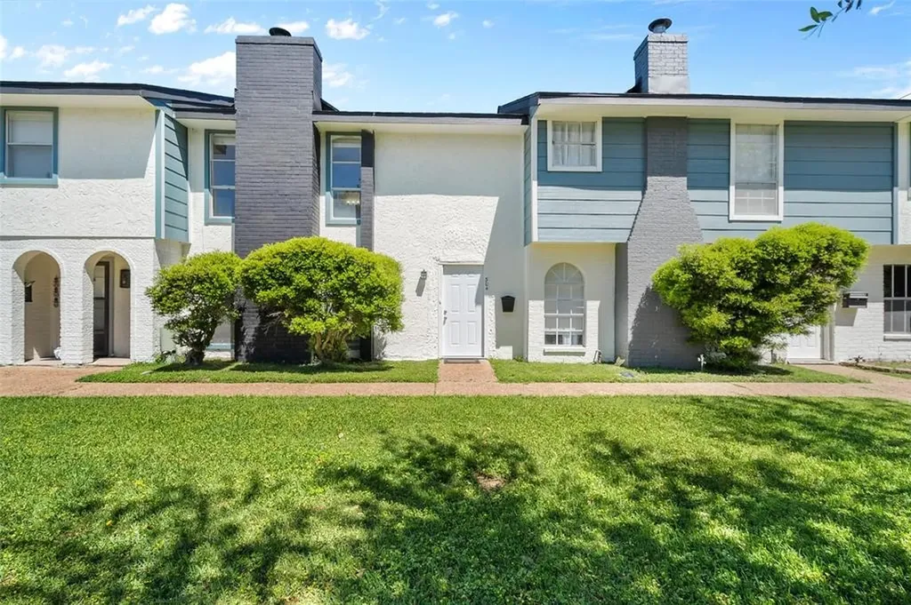 328 S 2nd Street 330 Alvin TX 77511