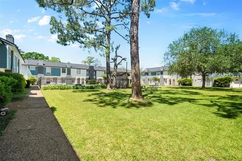 328 S 2nd Street 330 Alvin TX 77511
