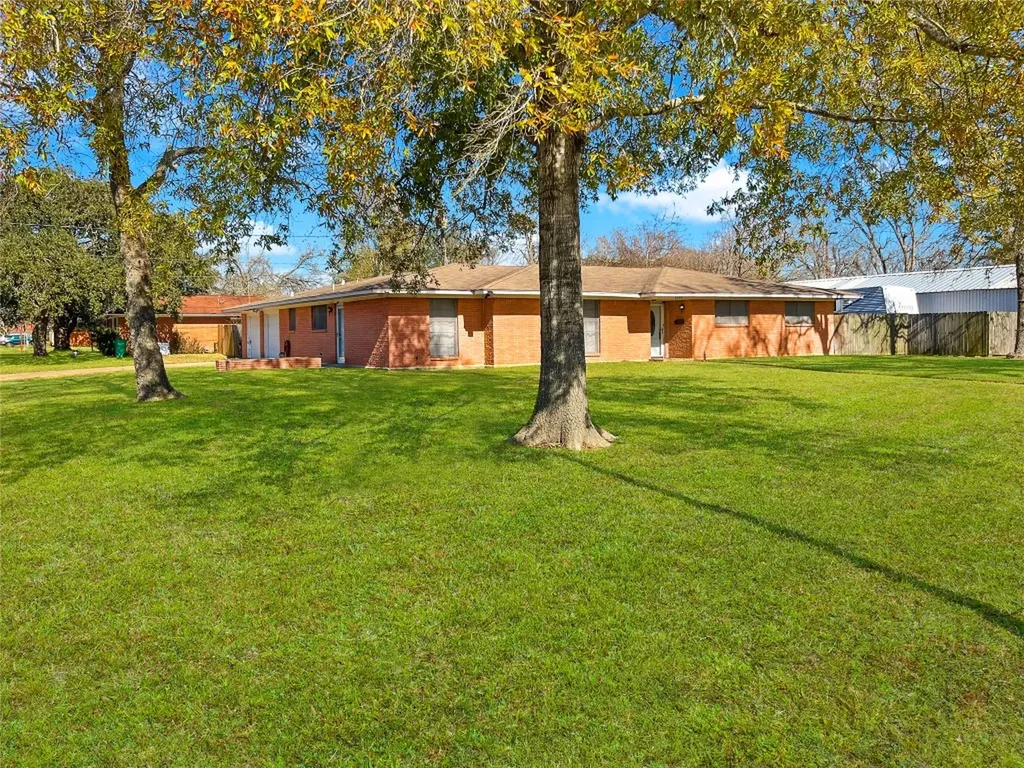 2000 E Fayle Street Baytown TX 77520