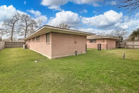 2000 E Fayle Street Baytown TX 77520