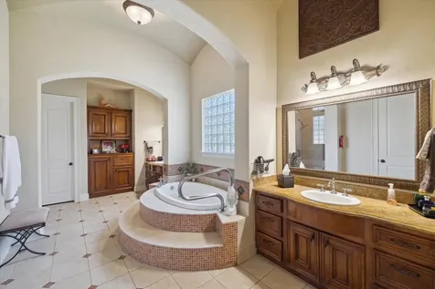 53 New Oak Trail Kingwood TX 77346