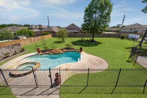 53 New Oak Trail Kingwood TX 77346