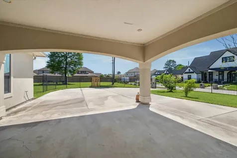 53 New Oak Trail Kingwood TX 77346