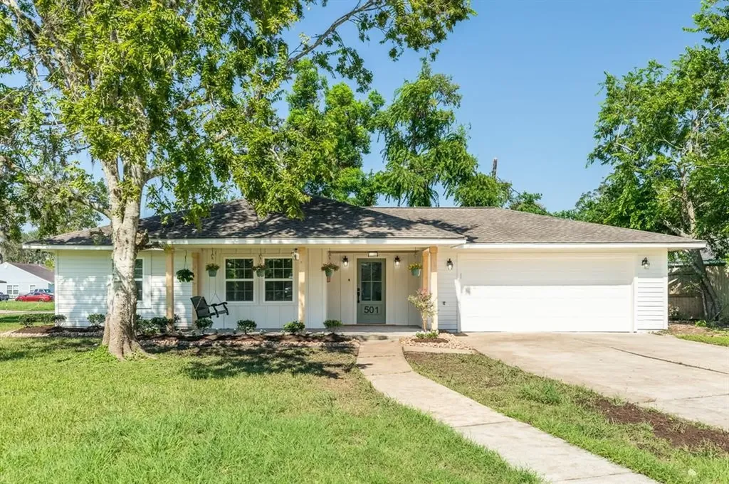 501 Elm Street Lake Jackson TX 77566