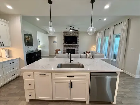 817 Greystone Lane Angleton TX 77515