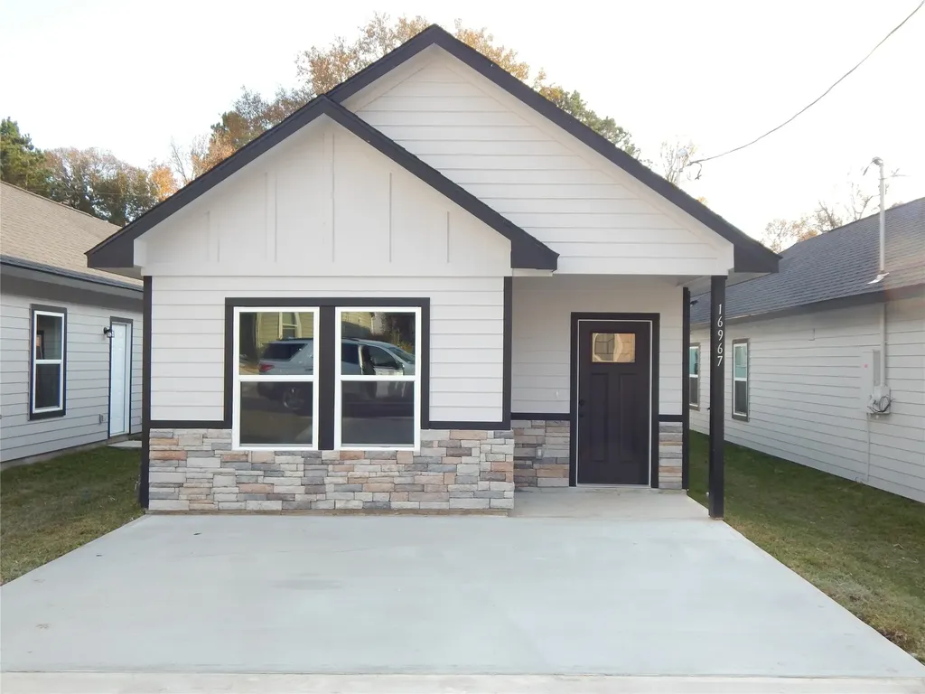 16967 W Juneau Montgomery TX 77316