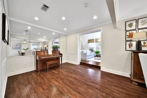 6238 Braesheather Circle Houston TX 77096