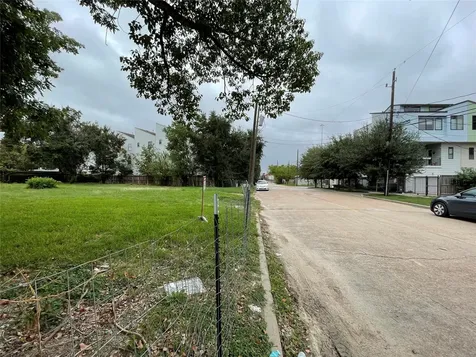 2102 Tuam Street Houston TX 77004