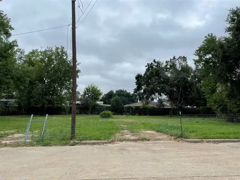 2102 Tuam Street Houston TX 77004