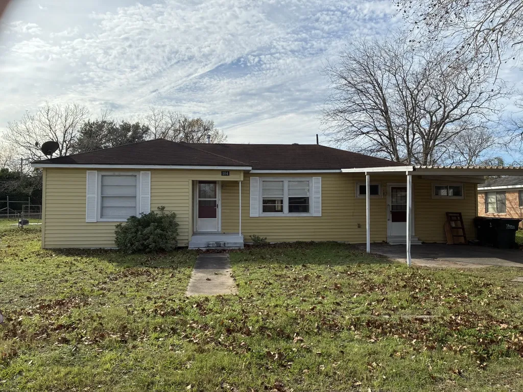 104 Draper Street Columbus TX 78934