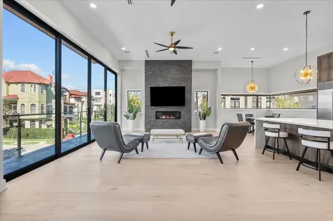 516 Reinerman Street Houston TX 77007