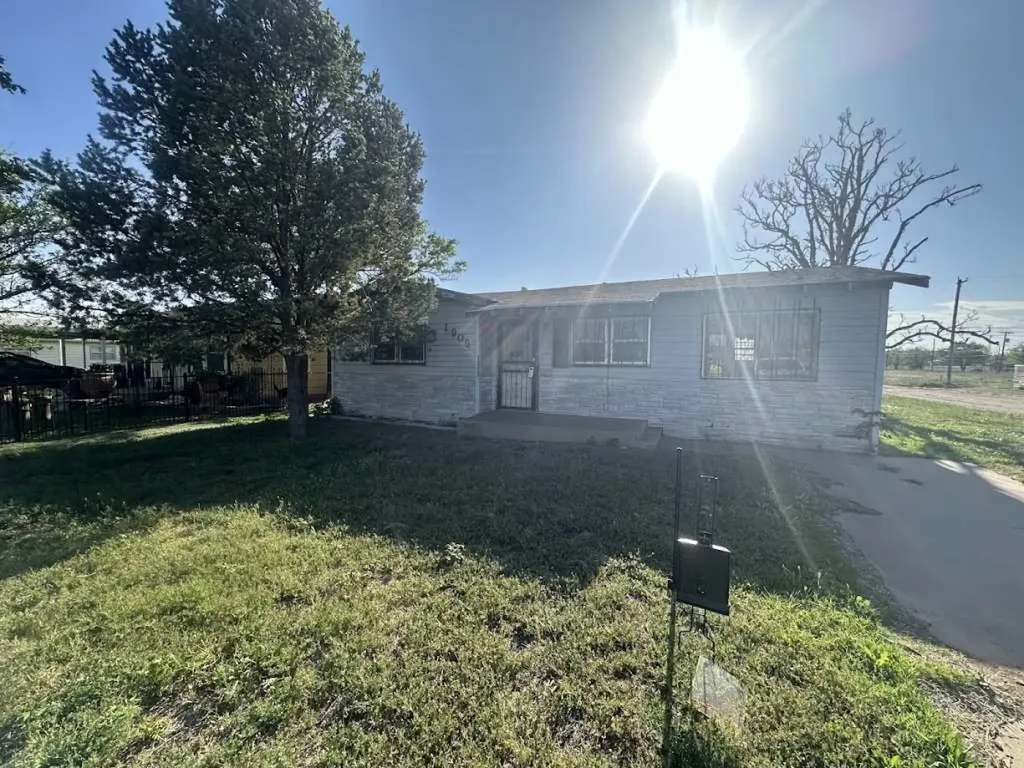 1909 Kokomo Street Plainview TX 79072