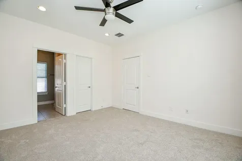 955 W 24th Street D Houston TX 77008