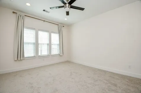 955 W 24th Street D Houston TX 77008
