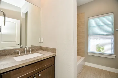 955 W 24th Street D Houston TX 77008