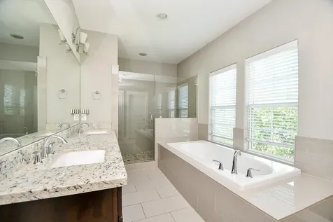 955 W 24th Street D Houston TX 77008