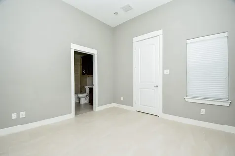 955 W 24th Street D Houston TX 77008