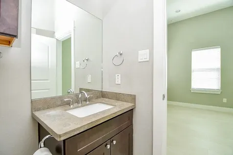 955 W 24th Street D Houston TX 77008