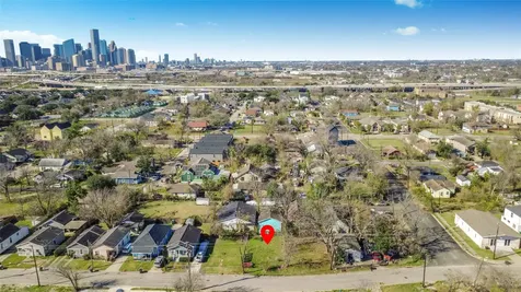 1407 Bringhurst Street Houston TX 77020