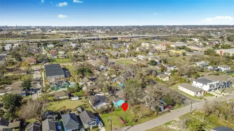 1407 Bringhurst Street Houston TX 77020