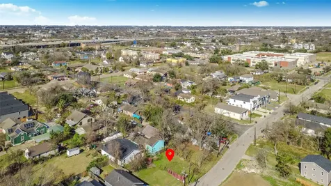 1407 Bringhurst Street Houston TX 77020
